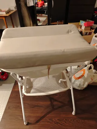 Cambiador y bañera para bebé