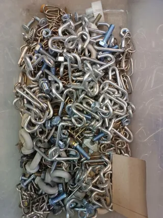 Lote tornillería y herrajes varios