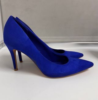 Zapatos tacón Stradivarius azul eléctrico