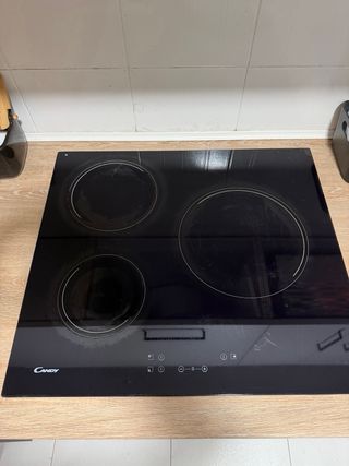 Placa Vitrocerámica Negra con un año de uso