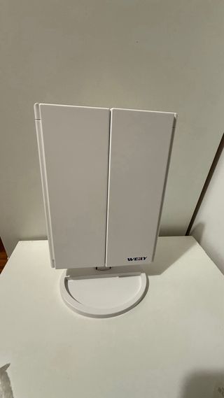 Espejo de maquillaje portátil con luz