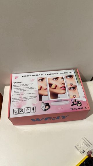 Espejo de maquillaje portátil con luz