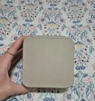 Joyero de viaje compacto beige