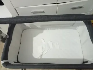 Minicuna gris con cesta