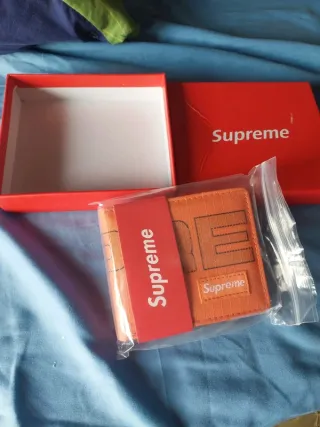 Cartera Supreme Naranja con Tarjetero y Caja