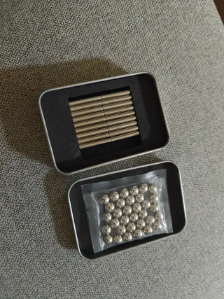 Imanes metálicos y esferas magnéticas