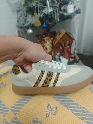 Zapatillas Adidas Beige y Marrón Animal Print