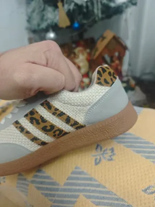 Zapatillas Adidas Beige y Marrón Animal Print