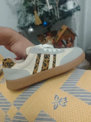 Zapatillas Adidas Beige y Marrón Animal Print