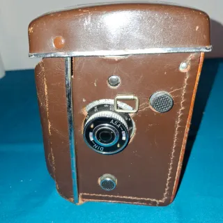 Cámara Yashica EM con funda