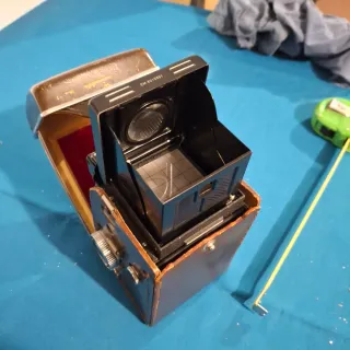 Cámara Yashica EM con funda