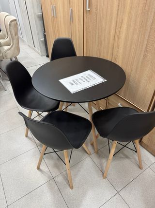 Mesa Redonda con 4 Sillas - Oferta