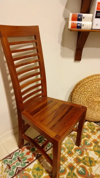 4 sillas de teka hechas en Valencia.