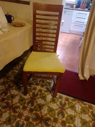 4 sillas de teka hechas en Valencia.