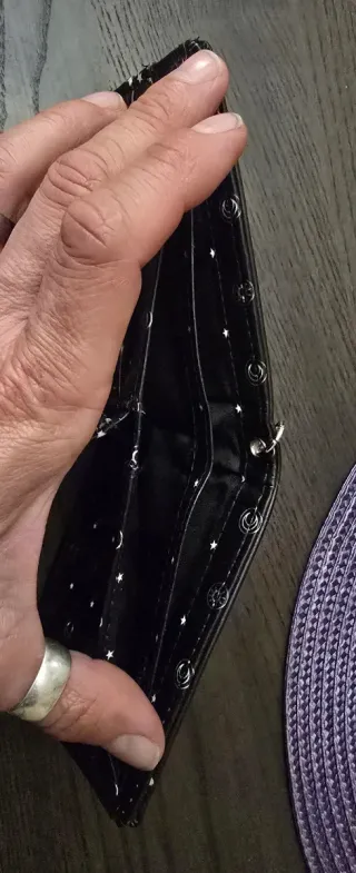 Cartera Nemesis Ouija con Cadena