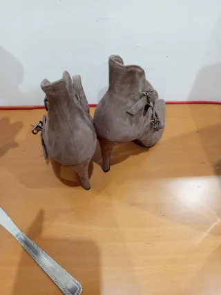 Zapatos de tacón marrones