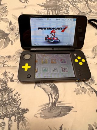Nintendo 2DS XL Negra y Amarilla