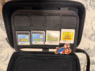 Nintendo 2DS XL Negra y Amarilla