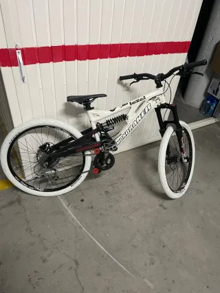 Bicicleta Mondraker DH Blanca