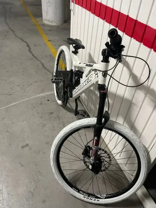 Bicicleta Mondraker DH Blanca