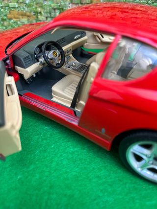 Ferrari 456 GT 1992 – Escala 1:18 Burago
