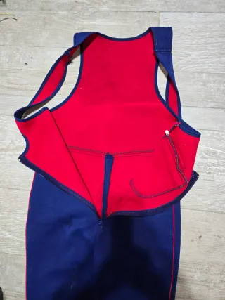 Pantalón de esquí azul y rojo