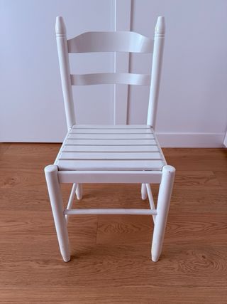 Silla de cocina de madera blanca