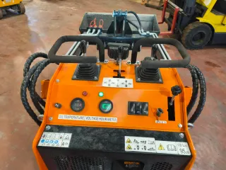 Minipala Cargadora de orugas nueva a estrenar