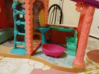 Casa de muñecas con accesorios