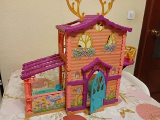 Casa de muñecas con accesorios