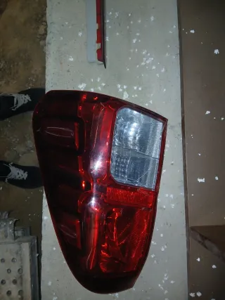 3 luz de freno y faro derecho