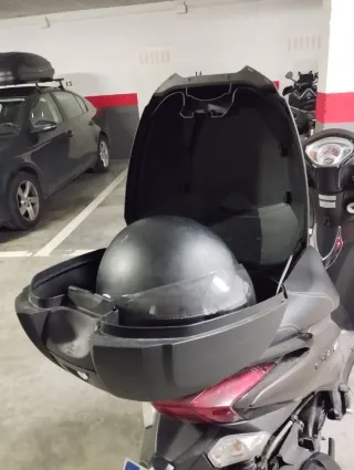 Kymco Miller 125 ABS Negra y marrón