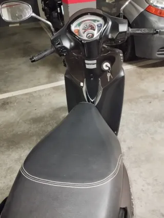 Kymco Miller 125 ABS Negra y marrón