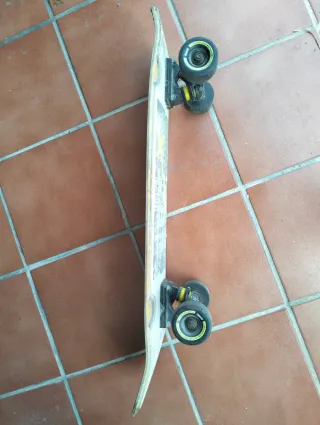 Skate Oxelo Negro con Raya Amarilla