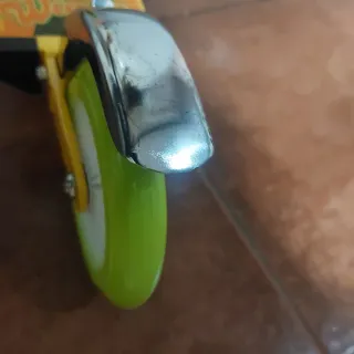 Patinete  plegable con luces LED usado un dia