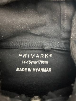 Sudadera Negra con Cremallera y Capucha