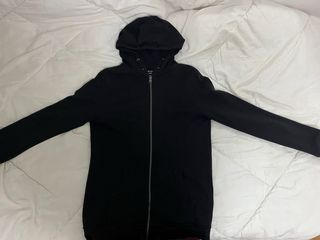 Sudadera Negra con Cremallera y Capucha