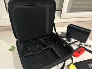 Nintendo Switch + Controller + Valigia + Fifa 19 e 22