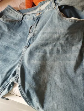 Pantalón vaquero acampanado azul