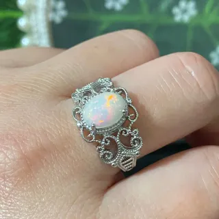 Anillo de acero inoxidable con opalo natural