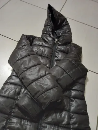 Piumino bambina nero con cappuccio