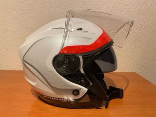 Casco jet MT Helmets Blanco y Rojo
