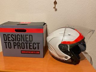 Casco jet MT Helmets Blanco y Rojo