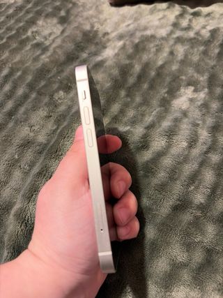 iPhone 13 mini 70% batería