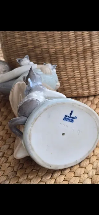 Figura Lladró Niña con Gatitos