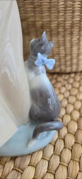 Figura Lladró Niña con Gatitos