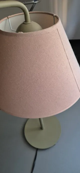 Lampada da tavolo beige e marrone