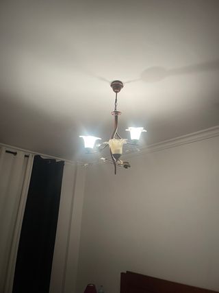 Lámpara colgante de metal y cristal