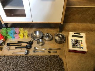 Cocinita Ikea con accesorios, cacharritos y comida