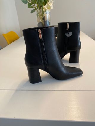 Botines Mango Tacón Cuadrado Negro